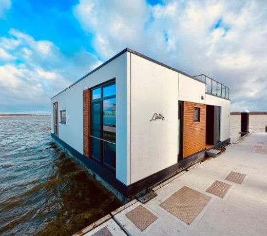 schwimmendes Haus Lutte