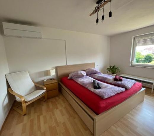 Sonnige 3 Zimmer Wohnung mit schÃ¶nem Balkon im Grunen