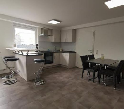 Moderne Wohnung mit Terrasse und eigenem Zugang.