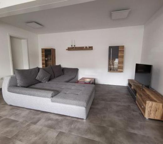 Moderne Wohnung mit Terrasse und eigenem Zugang.