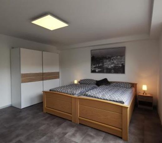Moderne Wohnung mit Terrasse und eigenem Zugang.