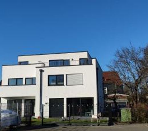 Neue Doppelhaushälfte mit Terrasse, Balkon und Garten