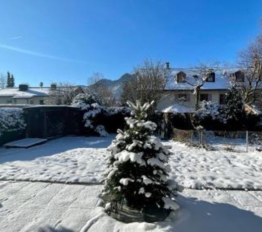 Large holiday apartment with sauna, terrace, garden and open fireplace