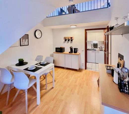 BEECH APARTMENT: MAISONETTE + FREE PARKING + NETFLIX