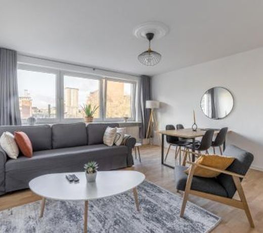 Modernes und Zentralgelegenes Apartment mit Kuche, Netflix, und Balkon