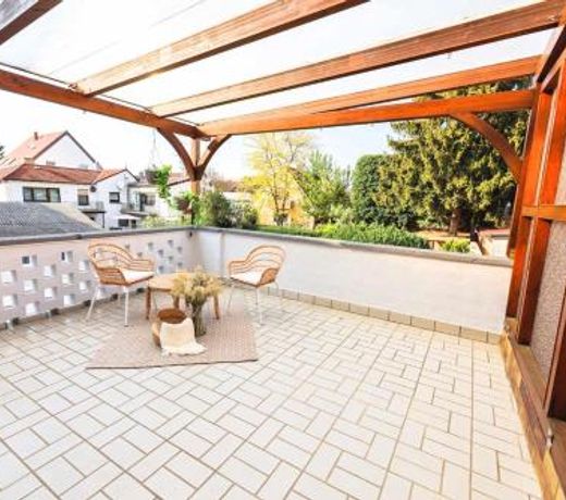 Spacious 6 Room Flat *Balcony & Terrace*