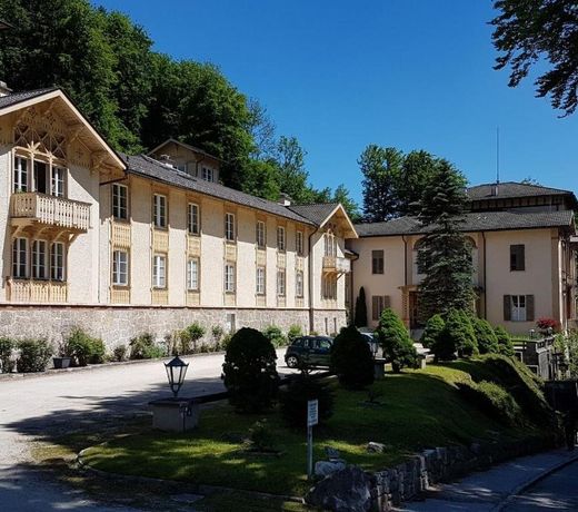 Königliche Villa Appartement mit Balkon