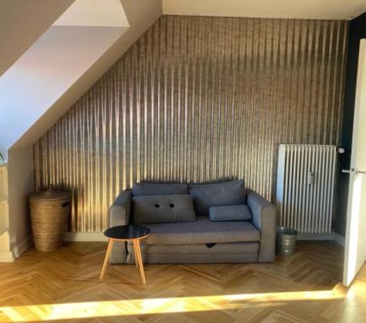 Cosy room in residential part of Copenhagen, with free street parking and shared bathroom