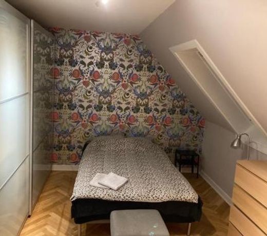 Cosy room in residential part of Copenhagen, with free street parking and shared bathroom