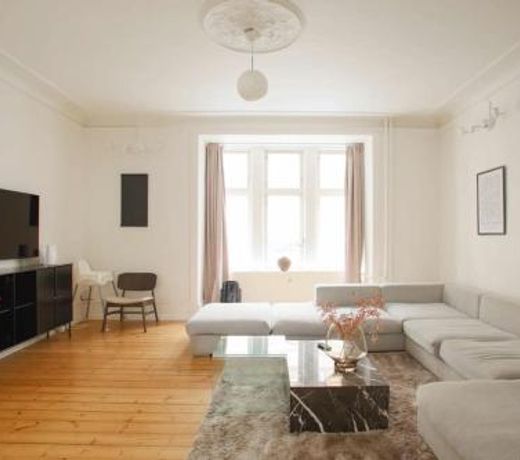 Large & Bright 3BR Flat w Whirlpool Near Metro