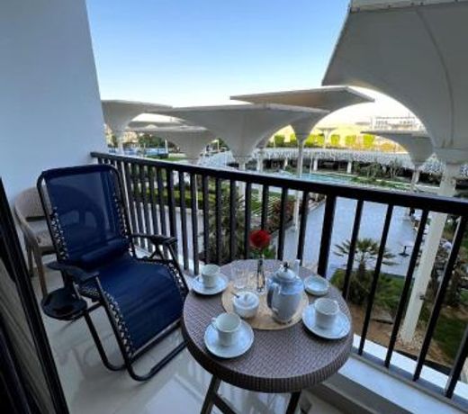 Elegant duplex with pool frontAUC