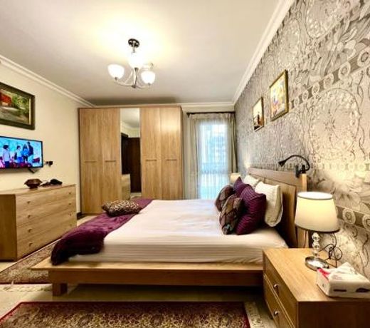 Elegant duplex with pool frontAUC