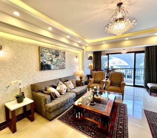 Luxury hotel apartment with pools in front AUC