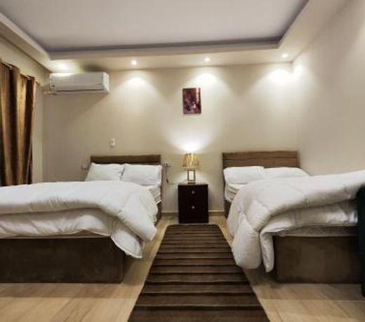 Hur Pyramids Inn