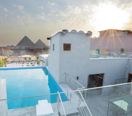 Pyramid Front Hotel