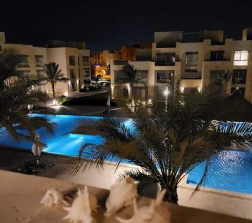 Mangroovy - 2BR Marvelous Pool View Apartment