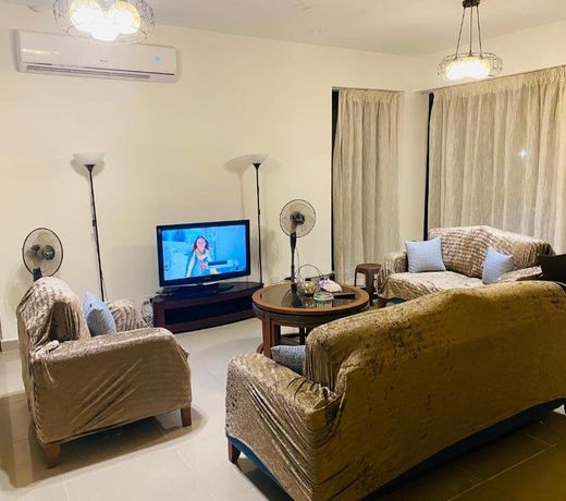 Lovely chalet 4- bedroom directly on the lagoon