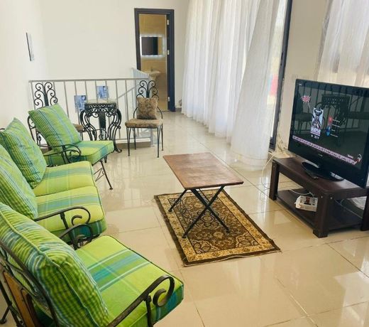 Lovely chalet 4- bedroom directly on the lagoon