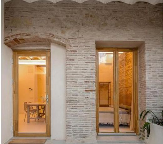 Casa de diseño con piscina privada cerca del mar