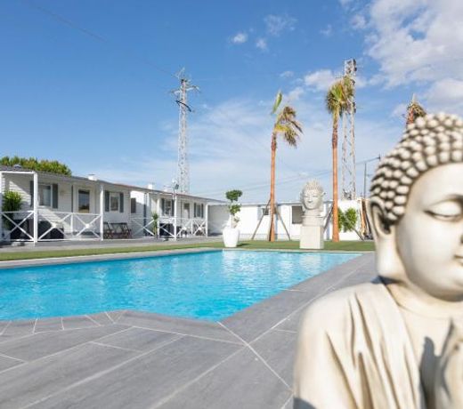 Bungalows Buda Beach