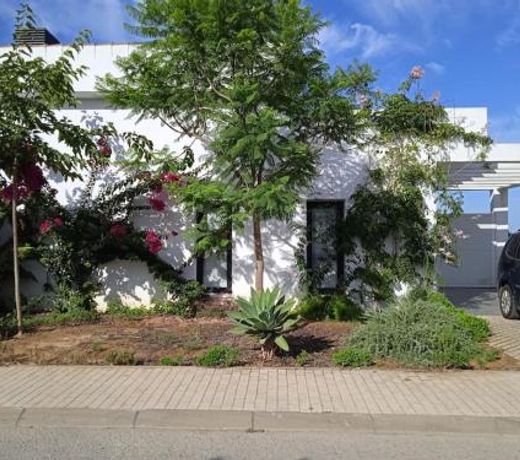Family house with nice garden 10min from SanlÃºcar
