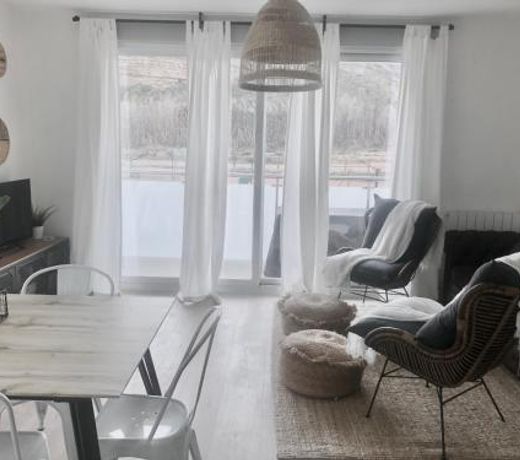 Precioso apartamento en MonzÃ³n con terraza,piscina,parque infantil y parking