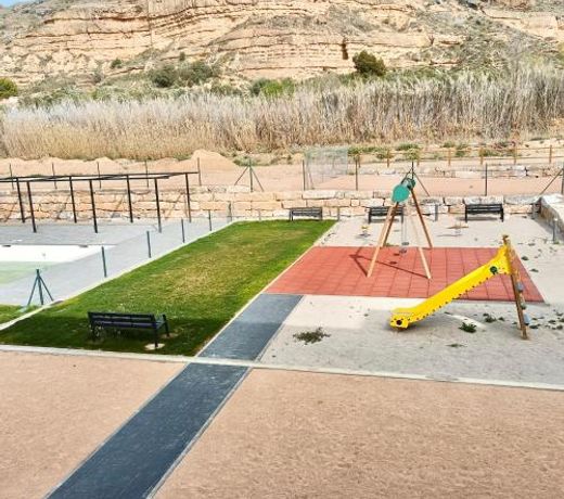 Precioso apartamento en MonzÃ³n con terraza,piscina,parque infantil y parking