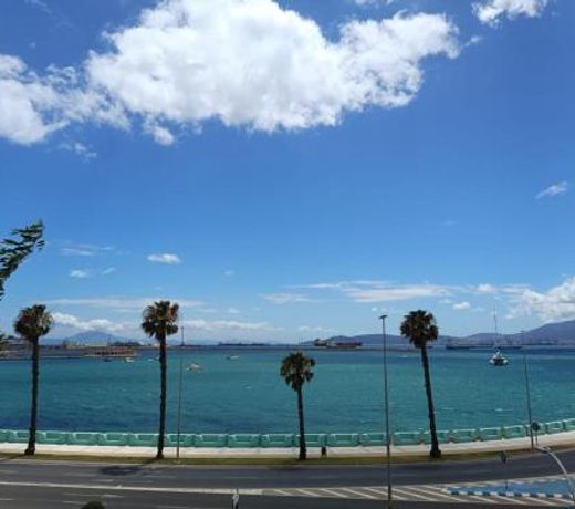 Vistas a 3 Países y 2 Continentes 1º linea de Playa a 5 minutos de Gibraltar
