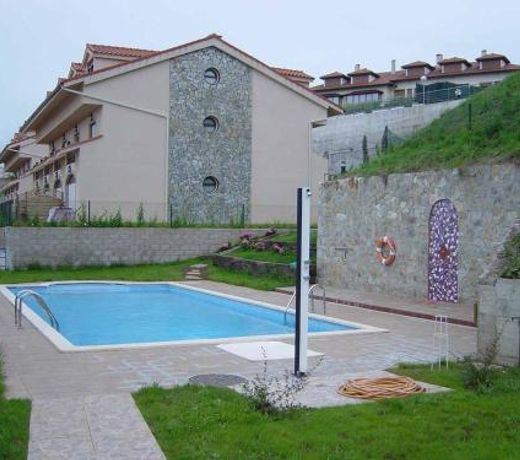 Apartamento en complejo residencial con piscina