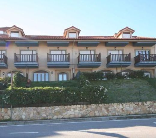 Apartamento en complejo residencial con piscina