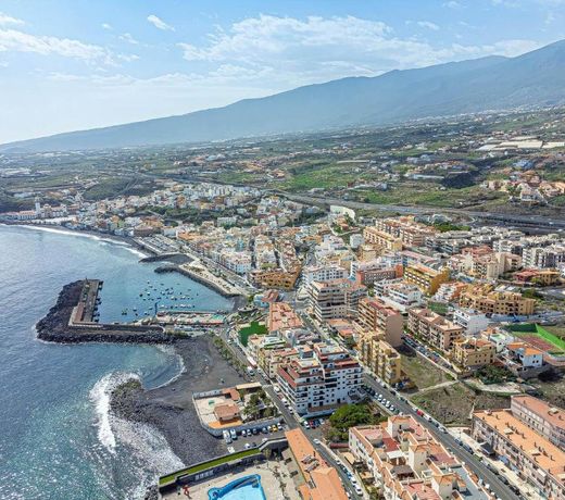 Elegant Candelaria apartment with ocean views