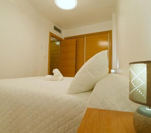 Avenida Principal con Aire Acondicionado, Parking, Wifi y cerca de la playa