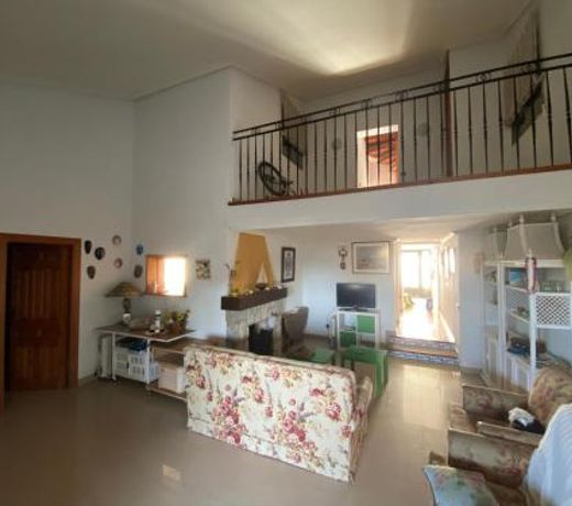 Chalet 5 dormitorios con piscina y jardÃ­n