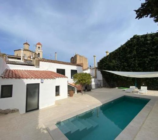 Valentinos House & Pool