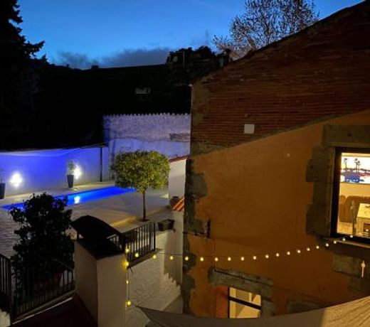 Valentinos House & Pool