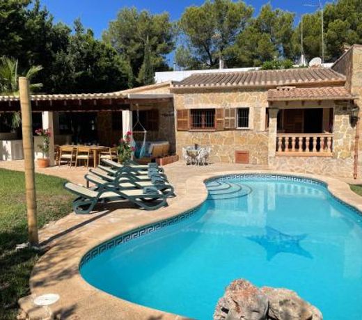Nostra Caseta villa with pool & marina view near beaches