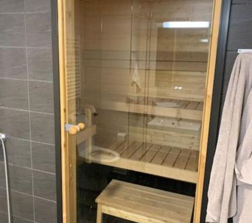 Stylish apartment with sauna nearby Airport