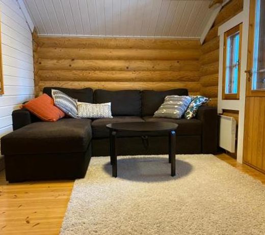 Taianomainen hirsihuvila Levillä