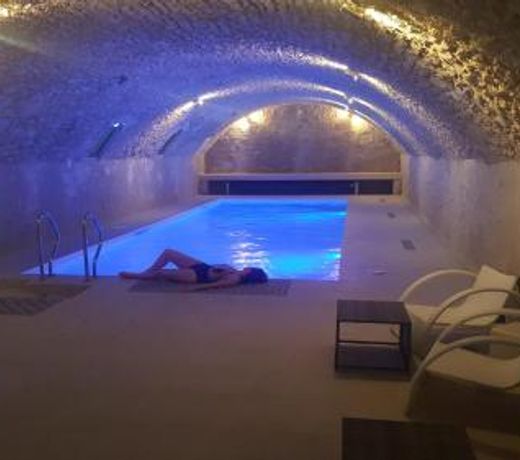 GITE DANINOU; meuble 3 chambres avec terrasse (1er etage du chÃ¢teau) , salon et cuisine ouverte