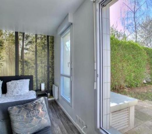 Studio spacieux avec terrasse et parking