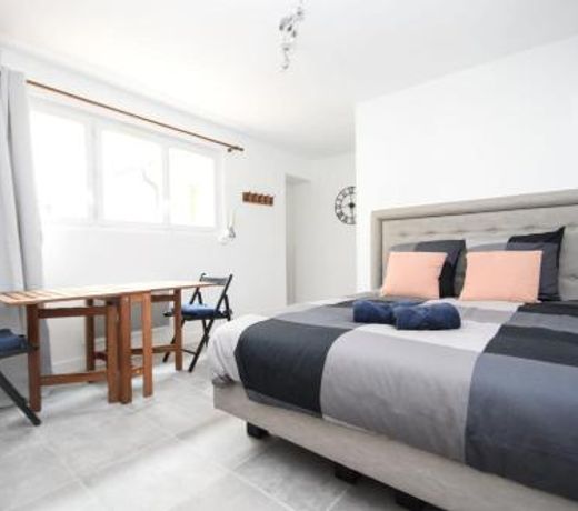 TOP studio refait Ã  neuf aux porte de Paris proche RERMetro
