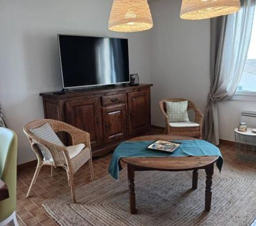 La Batiie Neuve avec piscine partage