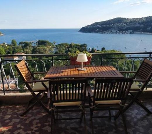 Vintage flat on Villefranche bay - free car park
