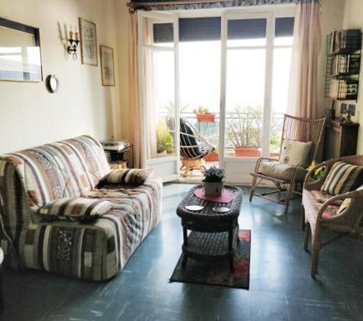 Vintage flat on Villefranche bay - free car park