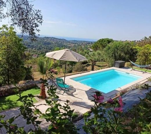 SUPERBE HAUT DE VILLA AVEC VUE SUR LA MER