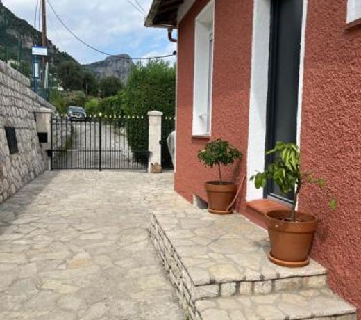 SUPERBE HAUT DE VILLA AVEC VUE SUR LA MER