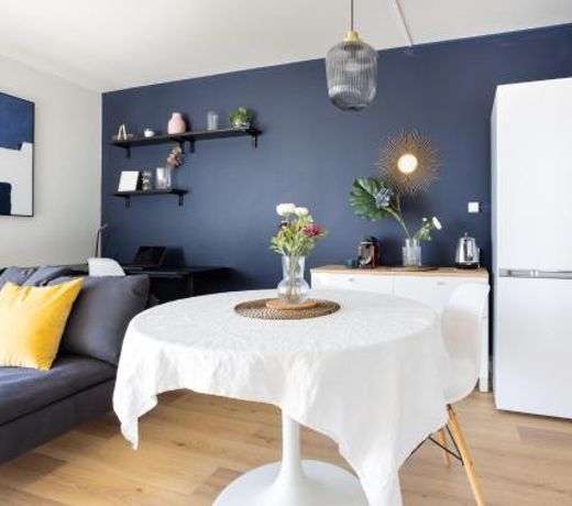 Renovated apartment metro, parking included, near Porte Versaille