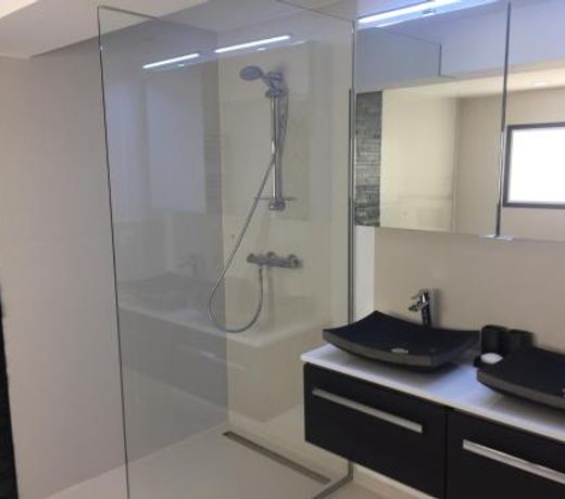 studio 36m2, dans un beau domaine privee au calme.