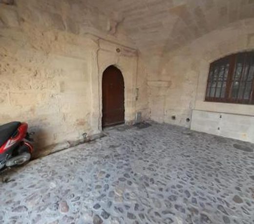 Petit cocon en plein centre historique d'UzÃ¨s - Place aux herbes en zone pietonniÃ¨re
