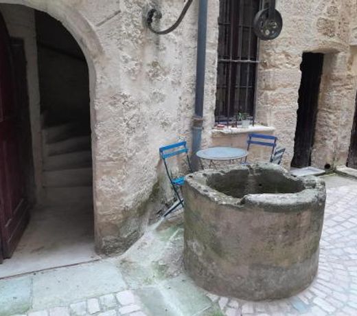 Petit cocon en plein centre historique d'UzÃ¨s - Place aux herbes en zone pietonniÃ¨re